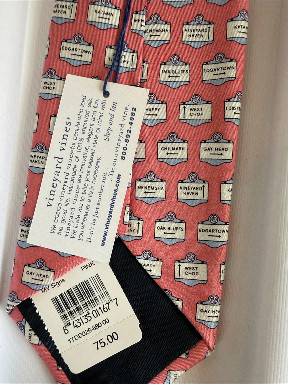 Vineyard Vines Martha’s Vineyard Town Signs Silk Tie